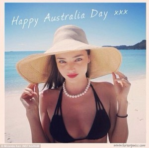 CELEBRITIES IN PEARLS: Miranda Kerr Sports Pearls on the Beach in Australia