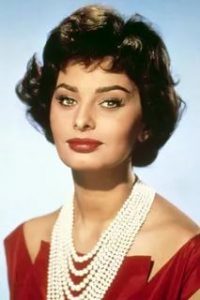 how to wear pearls like Sophia Loren