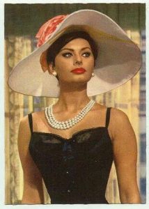 sophia loren wearing pearls